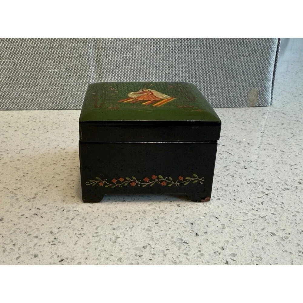Russian Lacquer Jewelry Box Beautiful Hand Painted Design Made in Russia